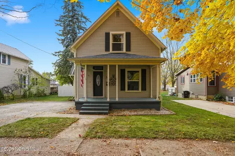 523 Center St, Findlay, OH 45840