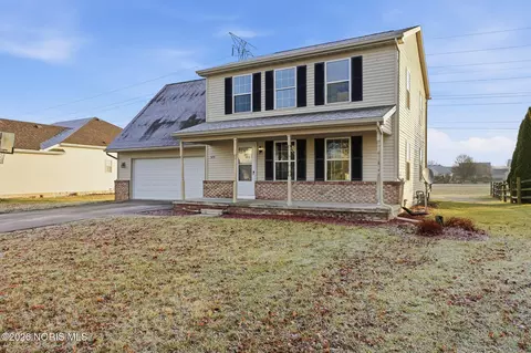 529 Haley Dr, Oregon, OH 43616