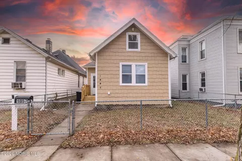 1057 Harding Dr, Toledo, OH 43609