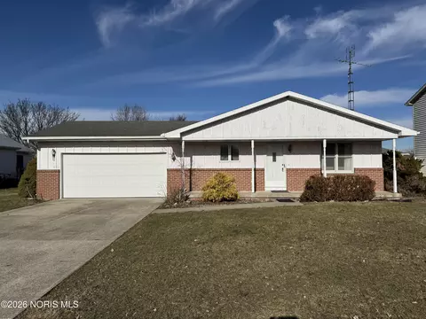 910 Melody Ln, Napoleon, OH 43545