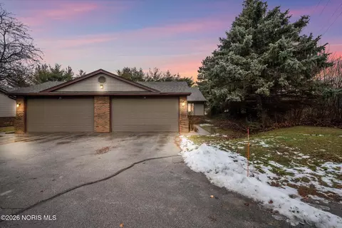 28 Boston Bay Rd, Perrysburg, OH 43551