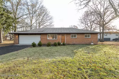 935 Raymil Rd, Holland, OH 43528