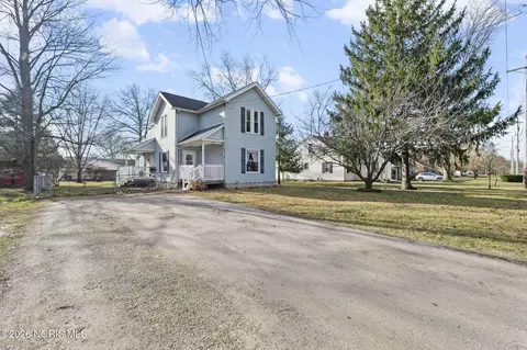 221 Eddy St, Luckey, OH 43443
