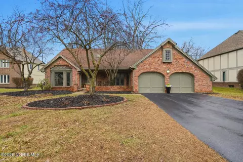 7350 Whispering Oak Dr, Sylvania, OH 43560