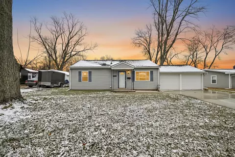 5646 Acres Rd, Sylvania, OH 43560
