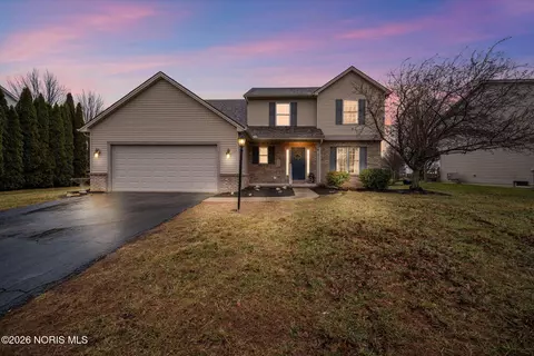 2345 Woods Edge Rd, Perrysburg, OH 43551