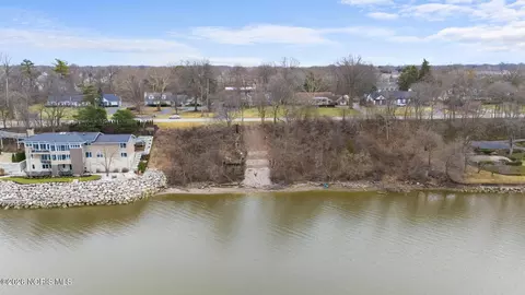 28819 E River Rd, Perrysburg, OH 43551