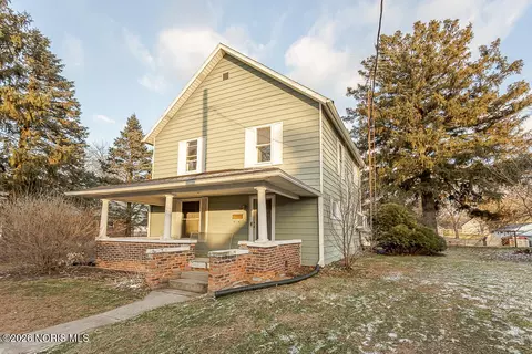 129 Harrison Ave, Swanton, OH 43558