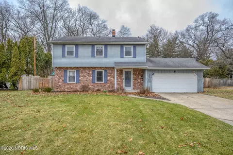 5709 Plantation Dr, Toledo, OH 43623
