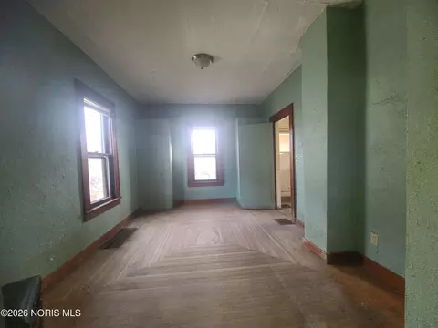 1418 Roosevelt Ave, Toledo, OH 43607 photo 3