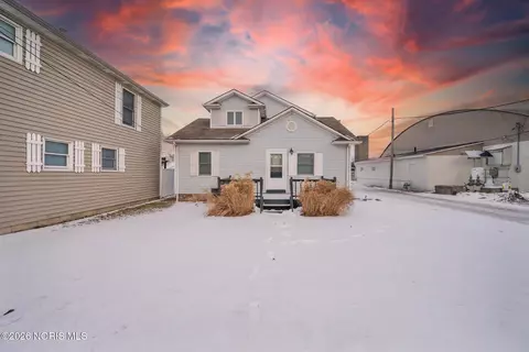 100 W Union St, Walbridge, OH 43465