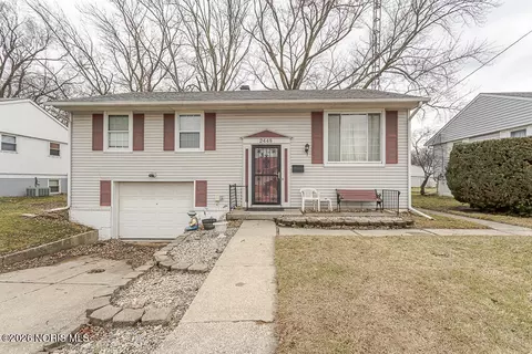 2448 Norma Pl, Northwood, OH 43619