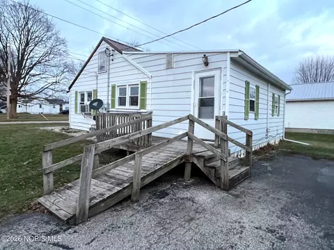 Exterior - 379 W Spring St, Upper Sandusky, OH 43351 photo 2 of 3