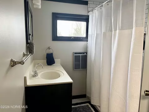 Bath - 1535 E 3rd St, Ottawa, OH 45875 photo 3 of 4