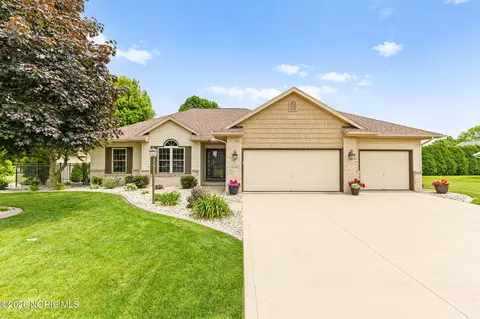 1435 Deerfoot Dr, Defiance, OH 43512