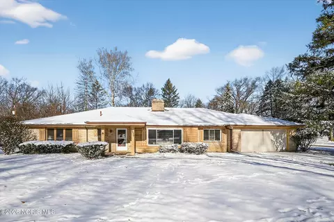 5926 Sylvan Green Rd, Sylvania, OH 43560