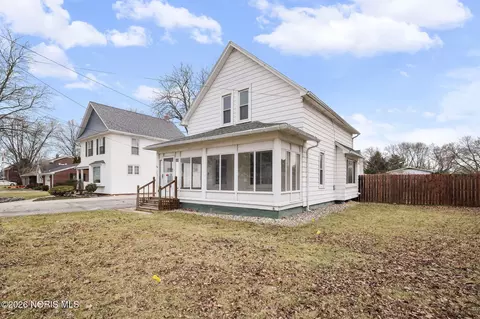 310 Jennings Rd, Rossford, OH 43460