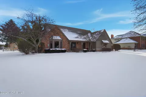 2161 Longacre Ln, Holland, OH 43528