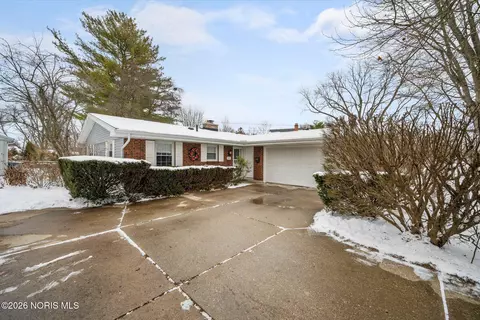200 Cedar Ln, Waterville, OH 43566