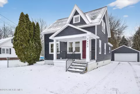 2432 Rochester Pl, Northwood, OH 43619