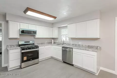 Kitchen - 4349 S Eber Rd, Monclova, OH 43542 photo 1 of 4