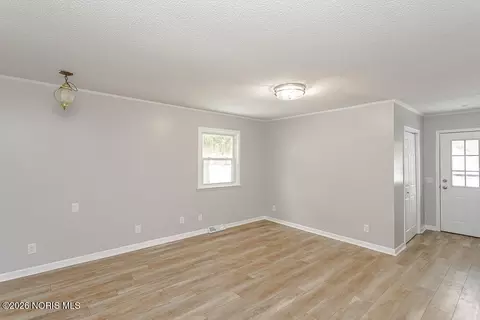 Living - 4349 S Eber Rd, Monclova, OH 43542 photo 8 of 9