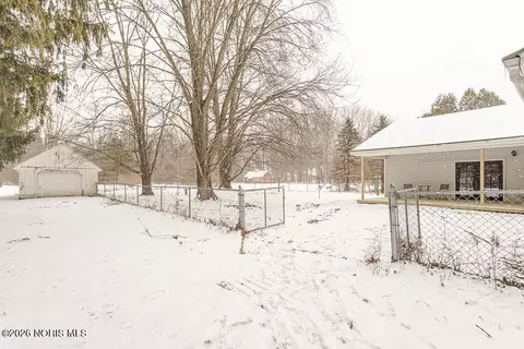 Exterior - 4349 S Eber Rd, Monclova, OH 43542 photo 2 of 7