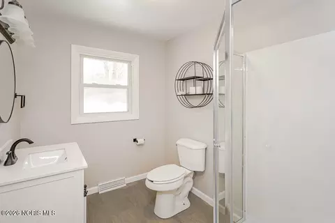 Bath - 4349 S Eber Rd, Monclova, OH 43542 photo 3 of 4
