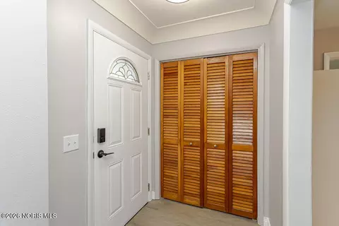 Entry Way - 4349 S Eber Rd, Monclova, OH 43542 photo 2 of 2