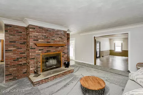 Living - 4349 S Eber Rd, Monclova, OH 43542 photo 4 of 9