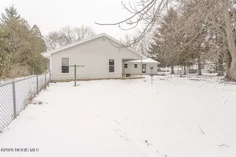 Exterior - 4349 S Eber Rd, Monclova, OH 43542 photo 4 of 7