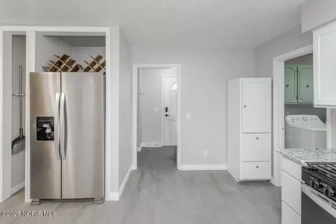Entry Way - 4349 S Eber Rd, Monclova, OH 43542 photo 1 of 2
