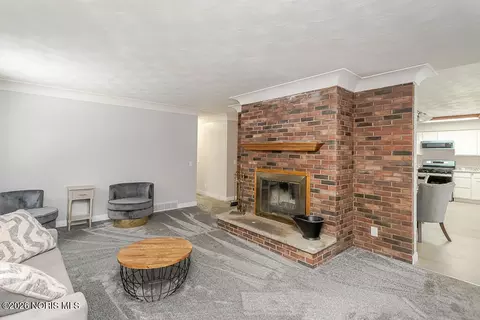 Living - 4349 S Eber Rd, Monclova, OH 43542 photo 2 of 9