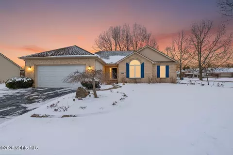 125 Hidden Meadow Dr, Holland, OH 43528