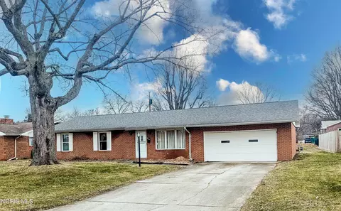 429 Burnham Dr, Fostoria, OH 44830