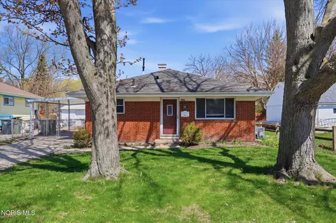 1004 Birch Ave, Maumee, OH 43537