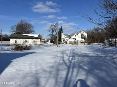 8533 Garden Rd, Maumee, OH 43537