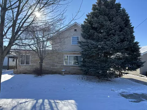 239 W Chestnut St, Wauseon, OH 43567