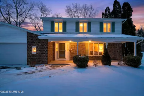 404 Oakwood Ct, Bryan, OH 43506
