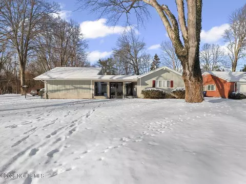 2333 Valley Brook Dr, Toledo, OH 43615