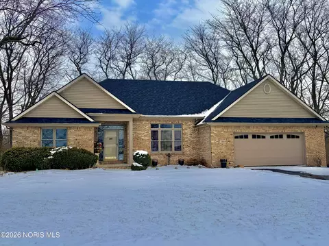 2869 S Walnut Hill Dr, Elmore, OH 43416