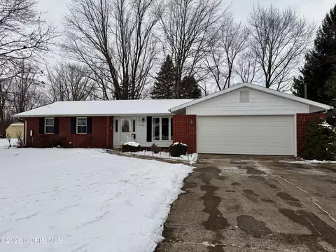 260 N Harmony Dr, Napoleon, OH 43545