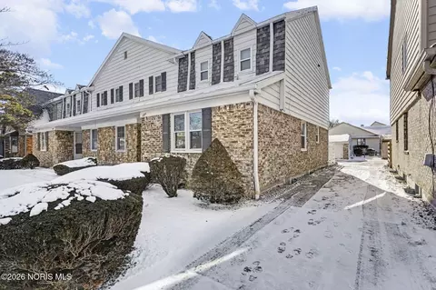 1295 Applegate St, Waterville, OH 43566