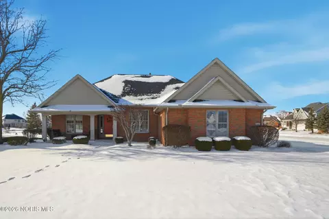 8280 Shawnee Forest Dr, Findlay, OH 45840