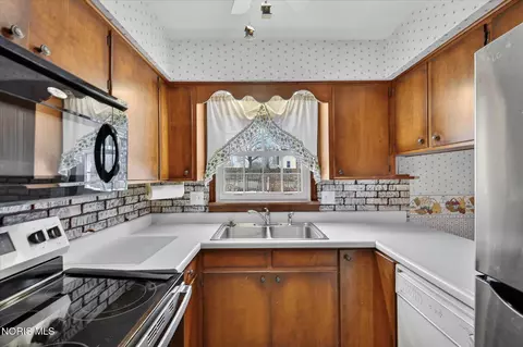 Kitchen - 101 Gorrill Dr, Wayne, OH 43466 photo 2 of 3