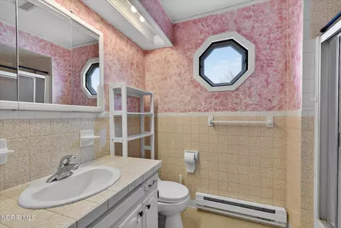 Bath - 101 Gorrill Dr, Wayne, OH 43466 photo 3 of 3