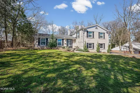 2203 Innisbrook Rd, Ottawa Hills, OH 43606