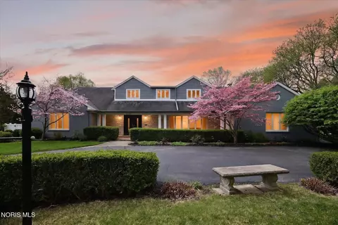 3707 W Bancroft St, Ottawa Hills, OH 43606