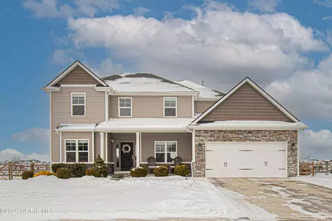 1480 Blackhawk Dr, Waterville, OH 43566