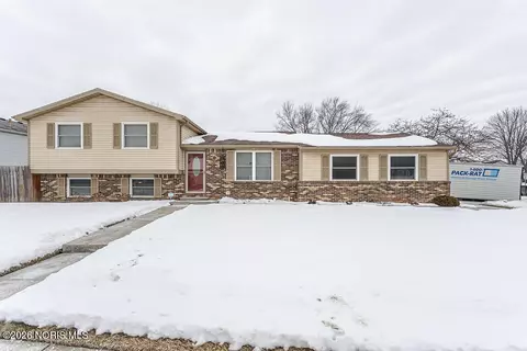 6418 Scarsdale Rd, Maumee, OH 43537